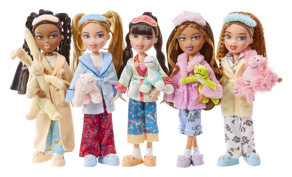 Bratz Кукла Клоя для пижамной вечеринки с 2 наборами плюшевых животных и аксессуаров, подходит для детей и коллекционеров - - Пижама, -