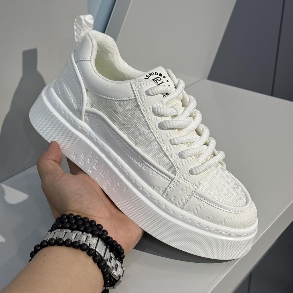 Модная мужская белая повседневная обувь 2025 Осень Новая дышащая удобная обувь на плоской подошве Модная обувь на шнуровке для улицы с увеличением высоты Вулканизированная обувь