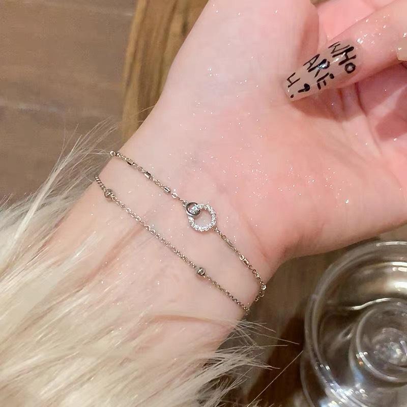 Ювелирные изделия Zhongying: Женский двуслойный браслет с interlocking-застежкой в японском и корейском стиле - Нишевый дизайн, Ощущение высокого качества, Идеально подходит для многослойного ношения.