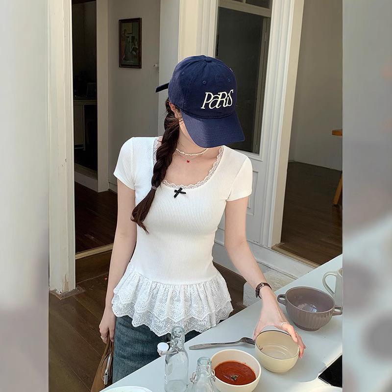 Белая футболка в балетном стиле с кружевной отделкой - Женский облегающий топ с коротким рукавом