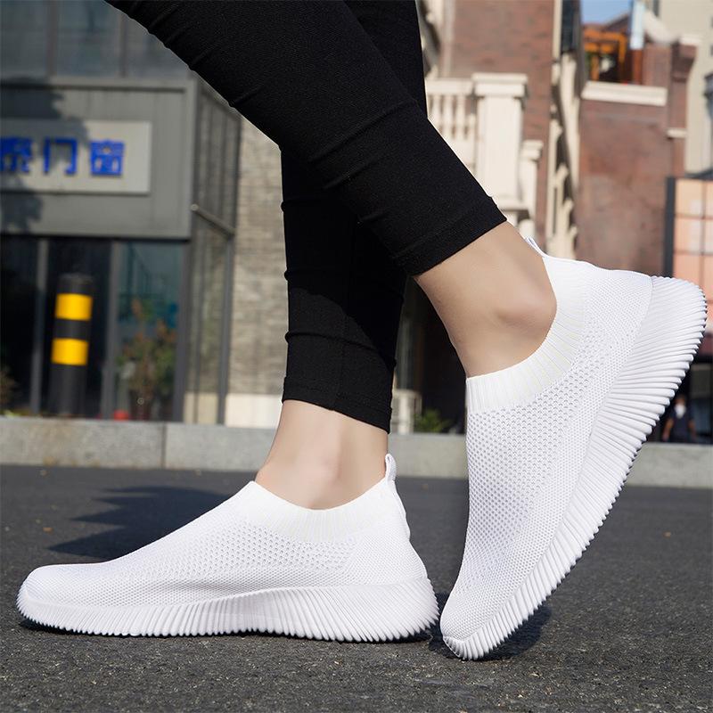 Модная женская обувь 2024 года, новые дышащие сетчатые женские спортивные туфли, мокасины, легкие кроссовки, носки, повседневные туфли на плоской подошве, вулканизированная обувьst61