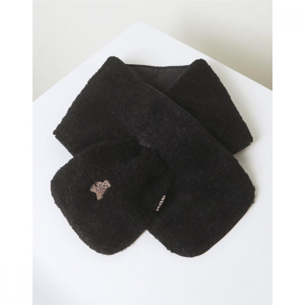 Daks Black Padding Muffler With Daks Bear Embroidery Dcmu6f855bk