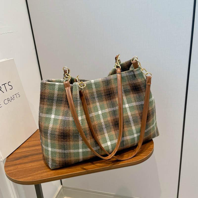 Woolen Plaid Underarm Bag for Women New Large Capacity Tote Bag Fashionable Commuter Retro One-shoulder Handbag