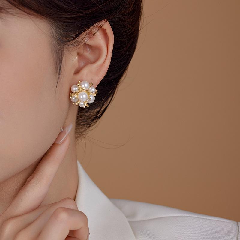 Niche Fashion Design Sense Pearl Flower Ball Stud Earrings Women'S S925 Silver Needle Temperament Sweet Versatile Earrings Wholesale