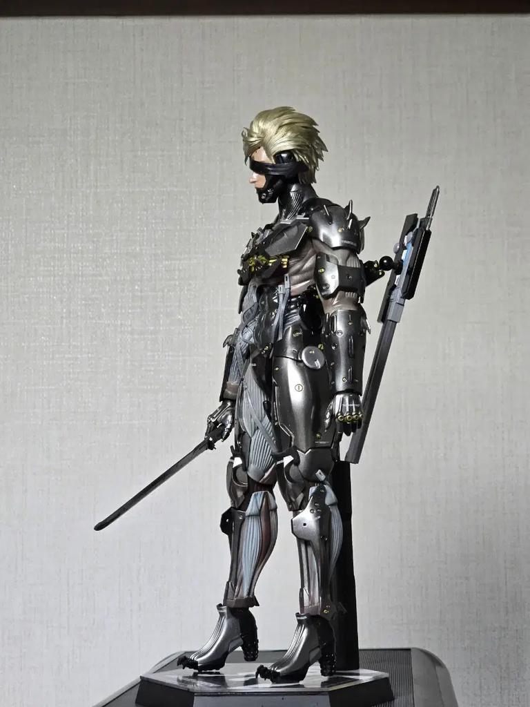 Hot Toys Metal Gear Raiden Figure Used
