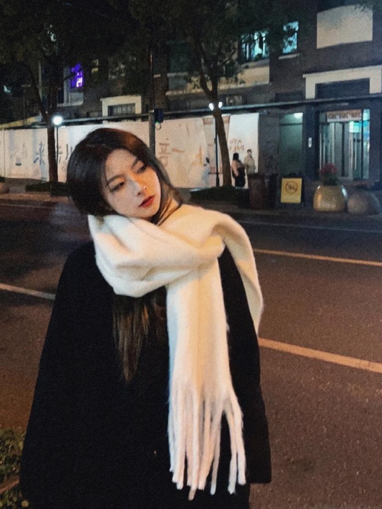 Korean atmosphere Mohair plaid plush scarf women's 1116 autumn and winter warm atmosphere couple scarf
