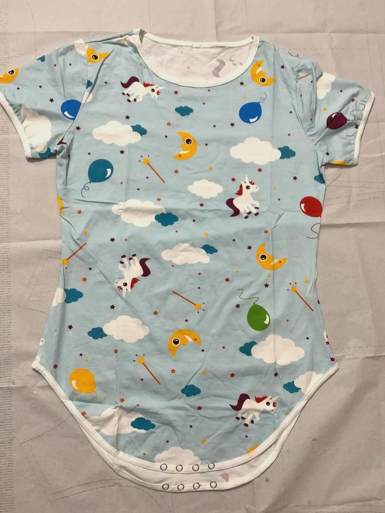 Короткий комбинезон-пижама для взрослых любителей подгузников (2023).