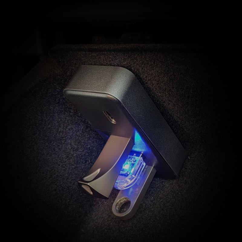 Многопортовый USB-хаб для перчаточного ящика автомобиля Model 3/Y, включая 3 порта USB и 1 порт Type C, обеспечивающий одновременное подключение