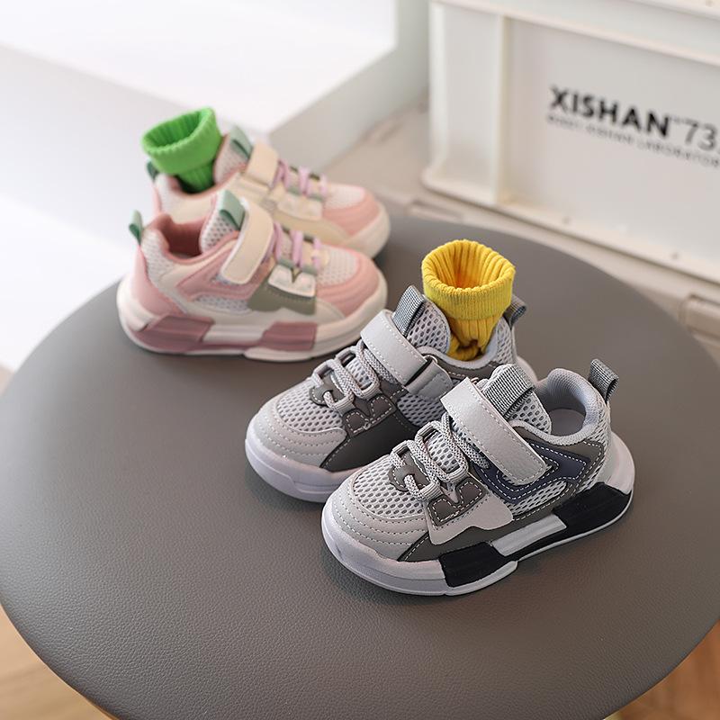 Осенние новые повседневные туфли для девочек, мягкая подошва, сетчатые туфли для девочек, модные кроссовки для мальчиков, универсальная детская повседневная обувь, противоскользящие туфли для девочек