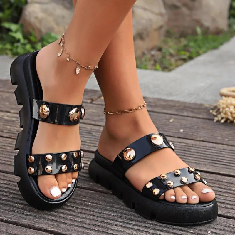 Женские сандалии на платформе, тапочки на высоком каблуке, летние шлепанцы, пляжные сандалии, женские дизайнерские новые шлепанцы с заклепками для вечеринки