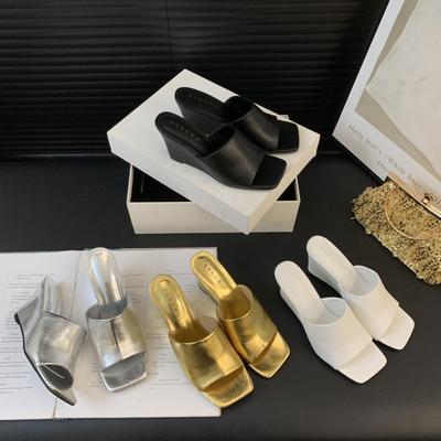 Модные женские шлепанцы 2025 Лето Новые кожаные шлепанцы Модные шлепанцы на танкетке для женщин С открытым носком Шлепанцы на высоком каблуке Sandalias Mujer