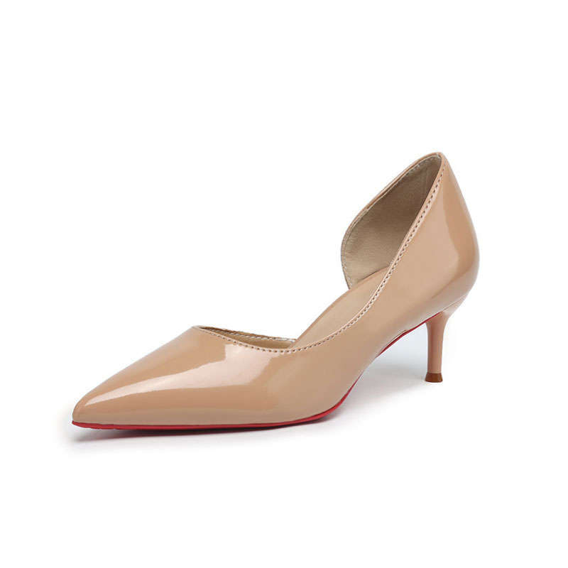 Стильные черные туфли на высоком каблуке, тонкий каблук, открытая сбоку острая носочная часть, платье с неглубоким вырезом, простые и универсальные из лакированной кожи, весна и лето с красной подошвой