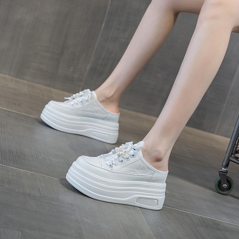 Летние женские белые тапочки Baotou на толстой подошве 2025 года: Элегантная, удобная, увеличивающая рост повседневная обувь