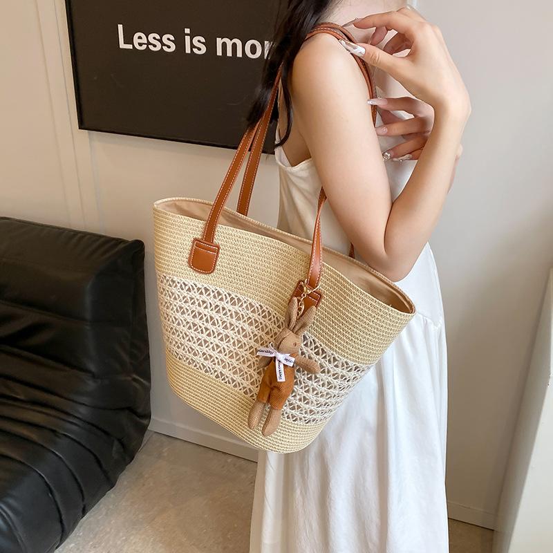 Summer popular vacation woven bag women's seaside straw bag 2026 new fashion versatile commuter shoulder tote bag