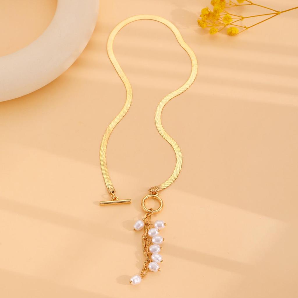 Baroque Court Retro Style Imitation Pearl Tassel Necklace Geometric Flat Snake Bone Necklace Pendant