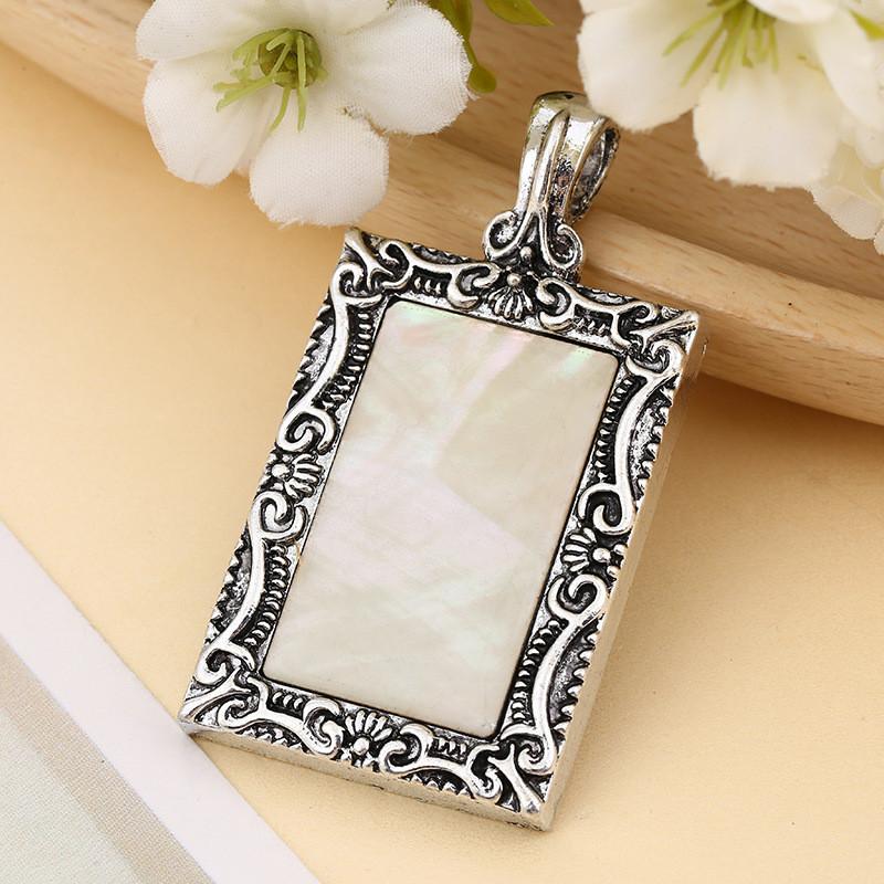 Shell Pendant Necklace With Geometric Embedding For Fashion Jewelry Crafts