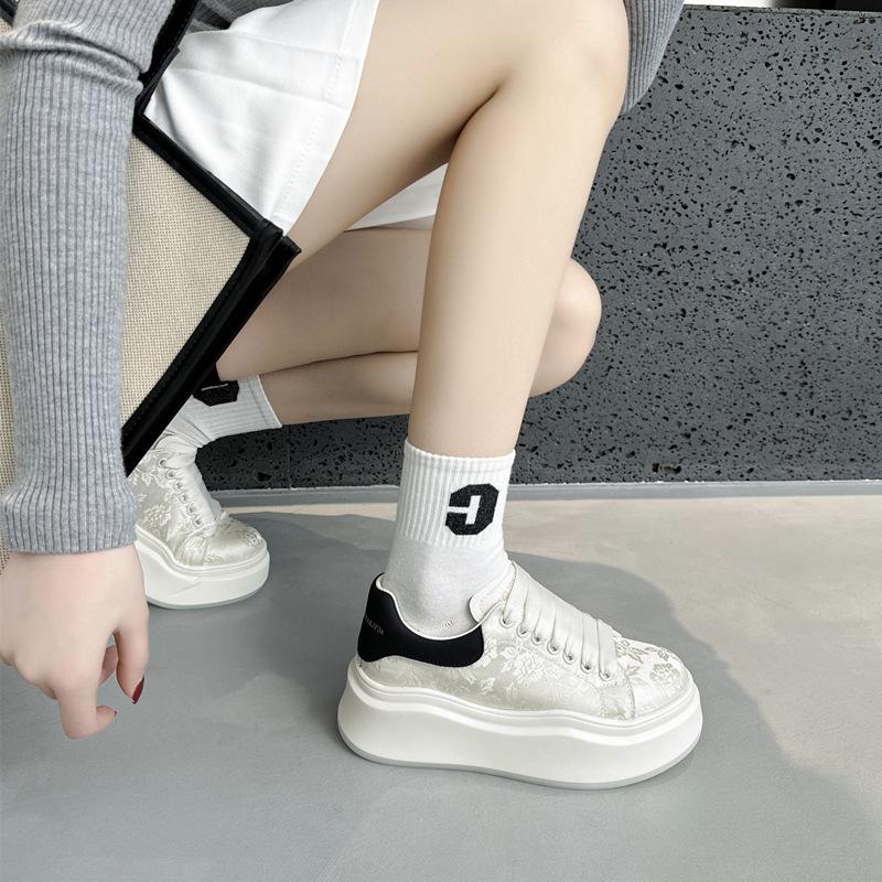 Breathable Thick-soled McQueen Little White Shoes Women's 2025 New Popular Spring and Autumn National Style Leisure Sports Muffin Board Shoes