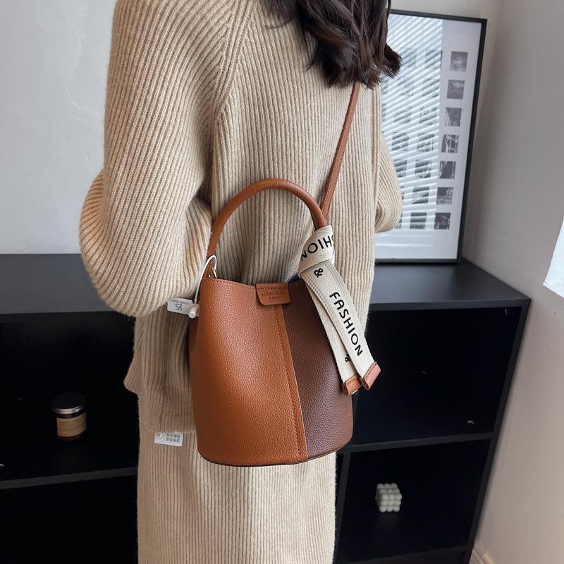Bucket Bag Fashion Women's Bag Versatile Contrasting Color Trend Large-capacity Handbag Bag Women's Genderless Wind Oblique Straddle Bag