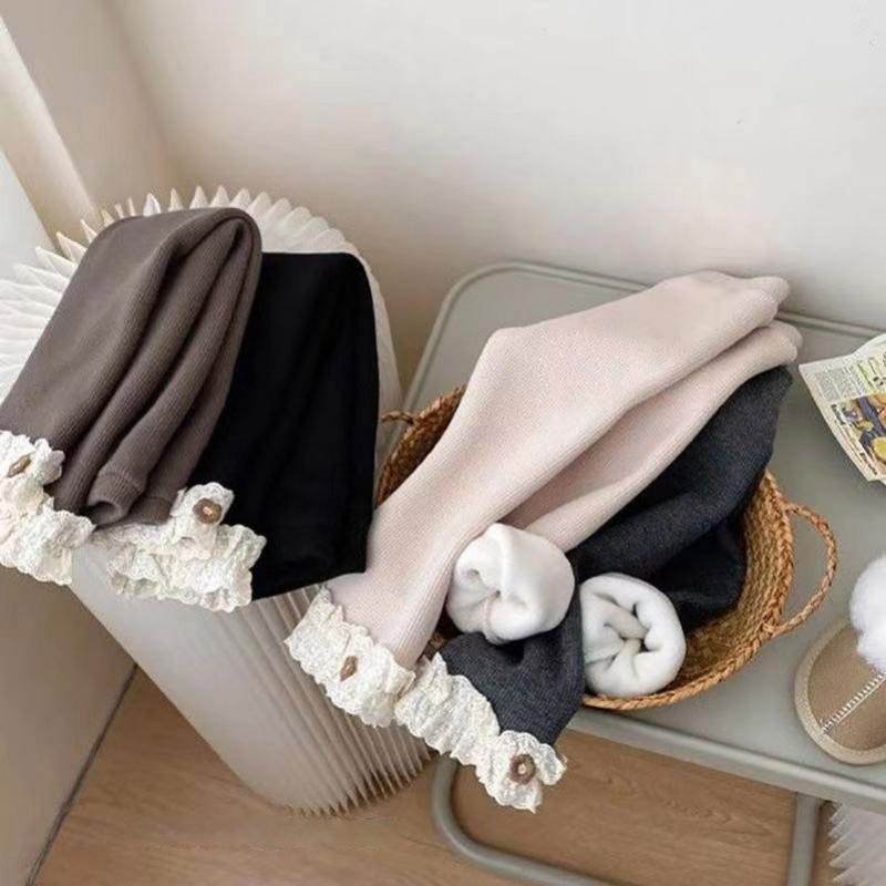 Леггинсы для девочек на флисовой подкладке со стильным кружевом, облегающего кроя, универсальные и теплые брюки для малышей, подходят для осени и зимы