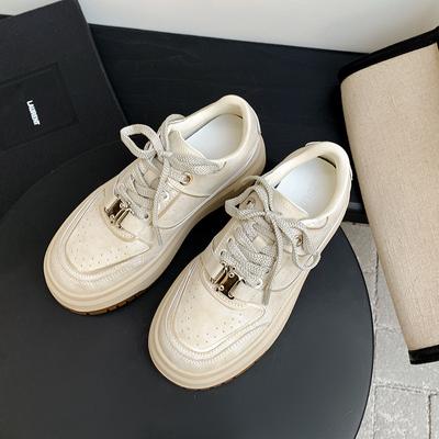 Маленькие белые туфли на толстой подошве с увеличением роста, женские, весенние, новые, кожаные, универсальные, ретро, со старой серебряной пряжкой, повседневные спортивные туфли