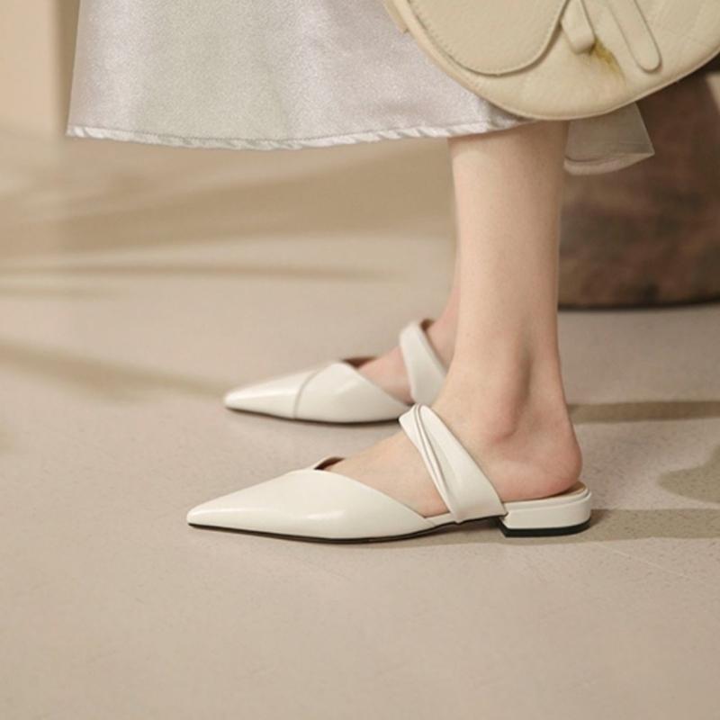 Мода 2025 Новые Сексуальные Туфли Плоские Шлепанцы Острый Носок Женские Тапочки и Женские Сандалии Высокое Качество Дизайнерские Роскошные Шикарные Элегантные на