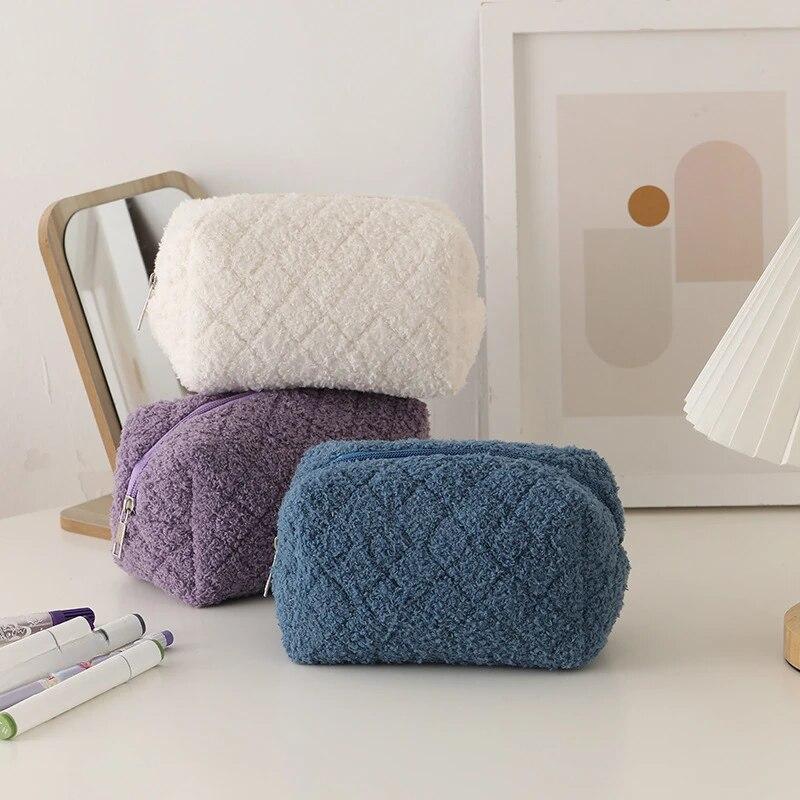 Japanese Simple and Cute High-value Large-capacity Pencil Case Girl Junior High School Students Stationery Box Plush Pencil Case