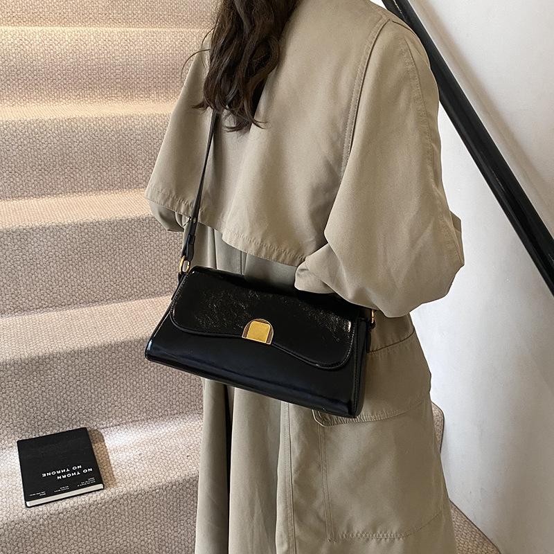 2025 new simple design solid color women's shoulder bag fashion trend underarm bag urban leisure messenger bag women