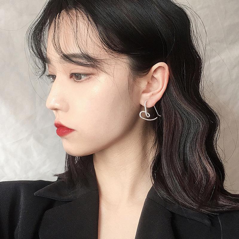 Простые преувеличенные большие серьги в форме сердца, персонализированные полые полые серьги с сердцем любви, дизайн, крючок для ушей, женские украшения для ушей