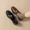 Французский стиль Slip On Basic Shoes Женская ретро-обувь Осень-Весна Женские туфли на плоской подошве Slip On Metal Button Leather Shoes