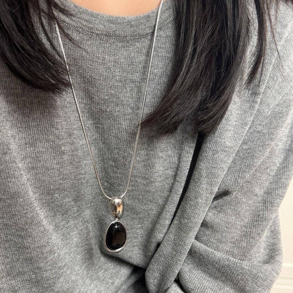 Black Color Water Drop Pendant Necklace Adjustable Sweater Chain for Women