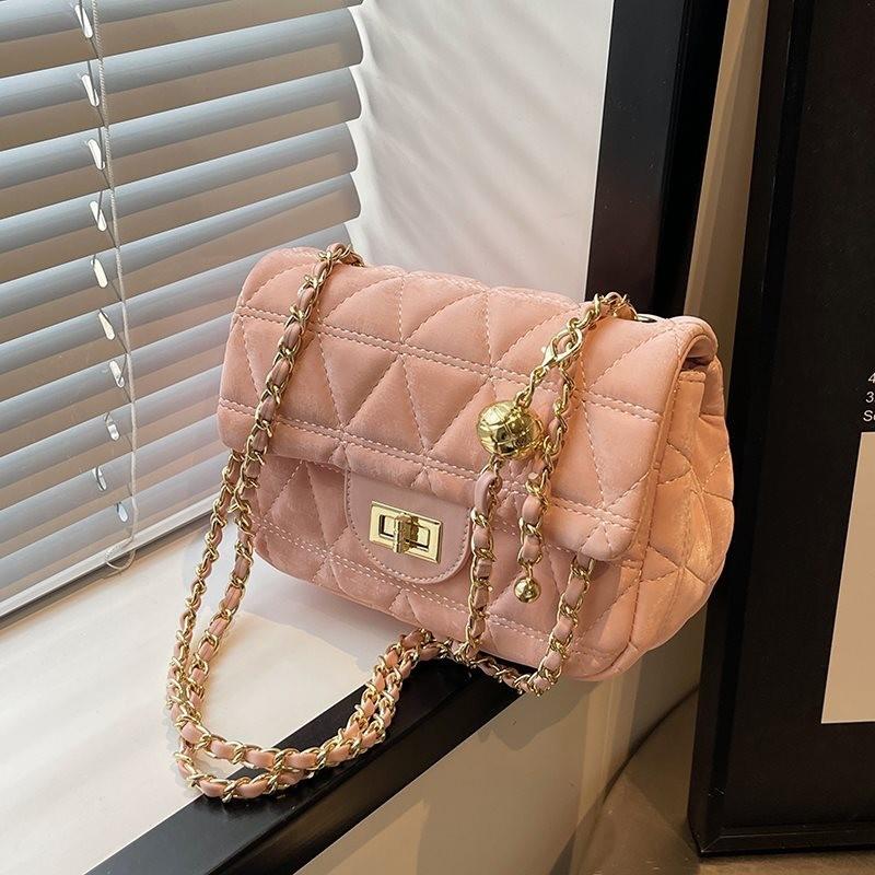 Chic Quilted Chain Crossbody Bag For Women In Stylish Colors Perfect For Spring And Summer