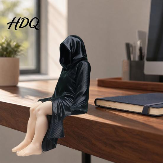 Декоративная женская фигурка 3D-печать Черный халат Женская фигурка Сидящая с капюшоном На полку Долговечная Настольная фигурка Сидящая Готическая статуэтка для