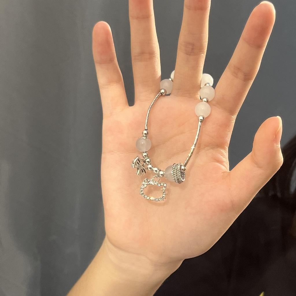 Очаровательный браслет-шарм с кошечкой Китти в форме сердца и бантиком. Идеальный подарок для друзей и подруг.