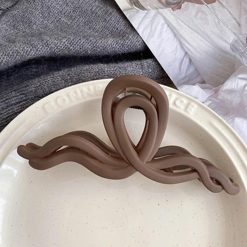 Винтажные кофейные когти для волос, модные полые заколки для волос с геометрическим рисунком, заколки для волос в виде краба и акулы, головные уборы для женщин, вечерние аксессуары для волос