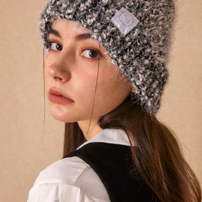 КАЖДЫЙ ЦВЕТОК КОМКОВАТАЯ ЧЕРНАЯ ШАПКА БИНИ