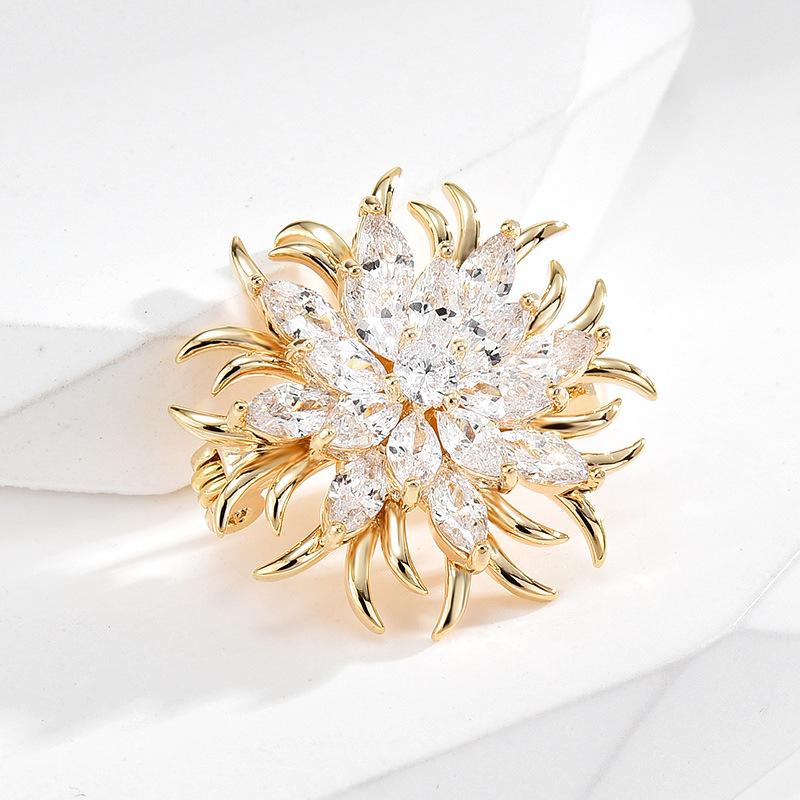 Luxury Ultra-Flash Crystal Snow Corsage Brooch Women'S High-End Luxury Pin Buckle Fashion Atmosphere Accessories Temperament