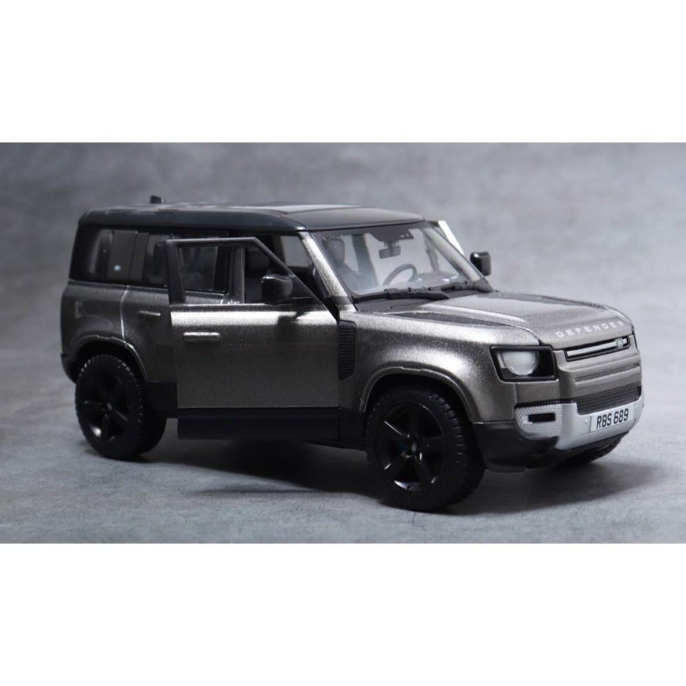 Brago 1:24 Land Rover Defender 2022 SUV Diecast Model Car - Silver