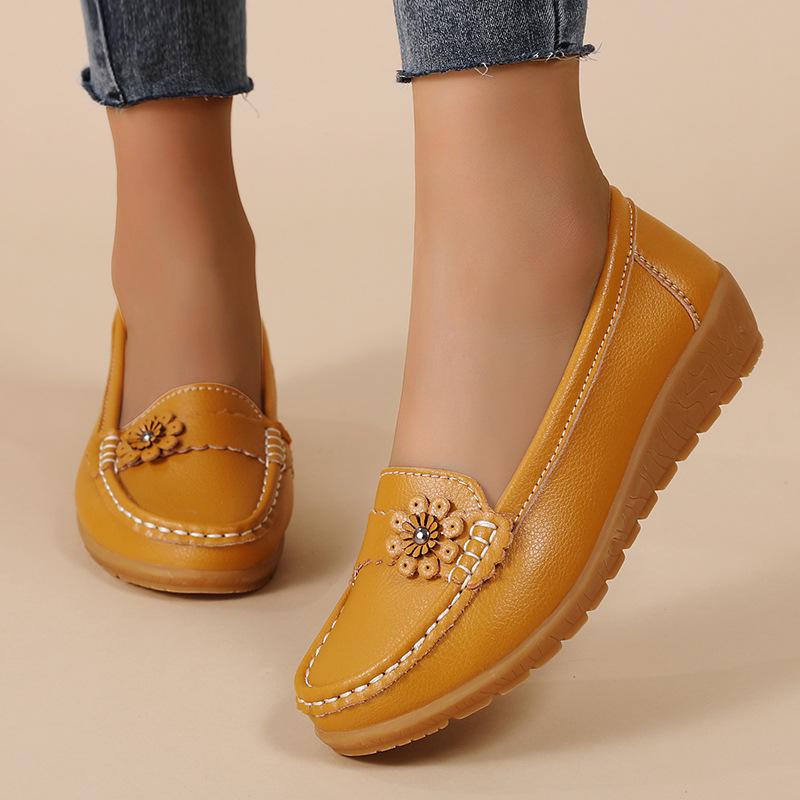 Модные женские лоферы: Универсальные весенне-осенние туфли-бобы