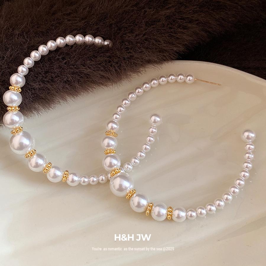 Silver Needle Pearl Beaded C-Shaped Pendant Earrings Niche Fashion Simple Design Earrings Light Luxury Premium Temperament Earrings