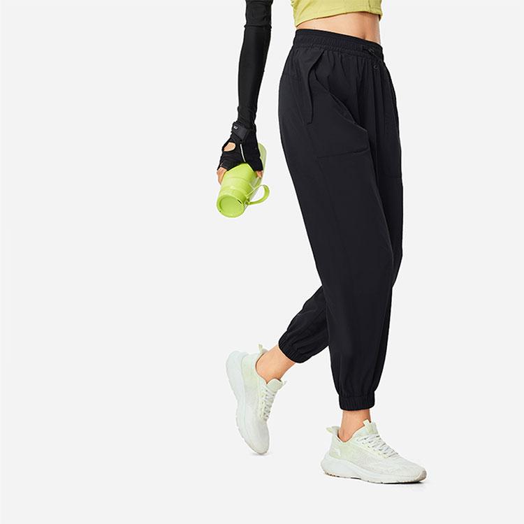 Li Ning Fitness Series однотонные, со средней талией, удобные, универсальные, дышащие, свободные манжеты, трикотажные спортивные брюки для женщин, черные AYKU092-3