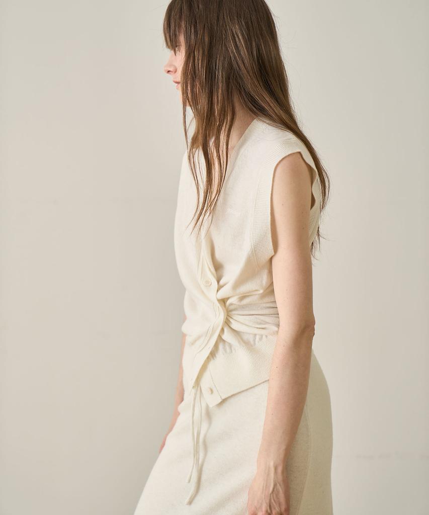 GRIDAJ Fine Wool V-Neck Button Vest _ Ivory