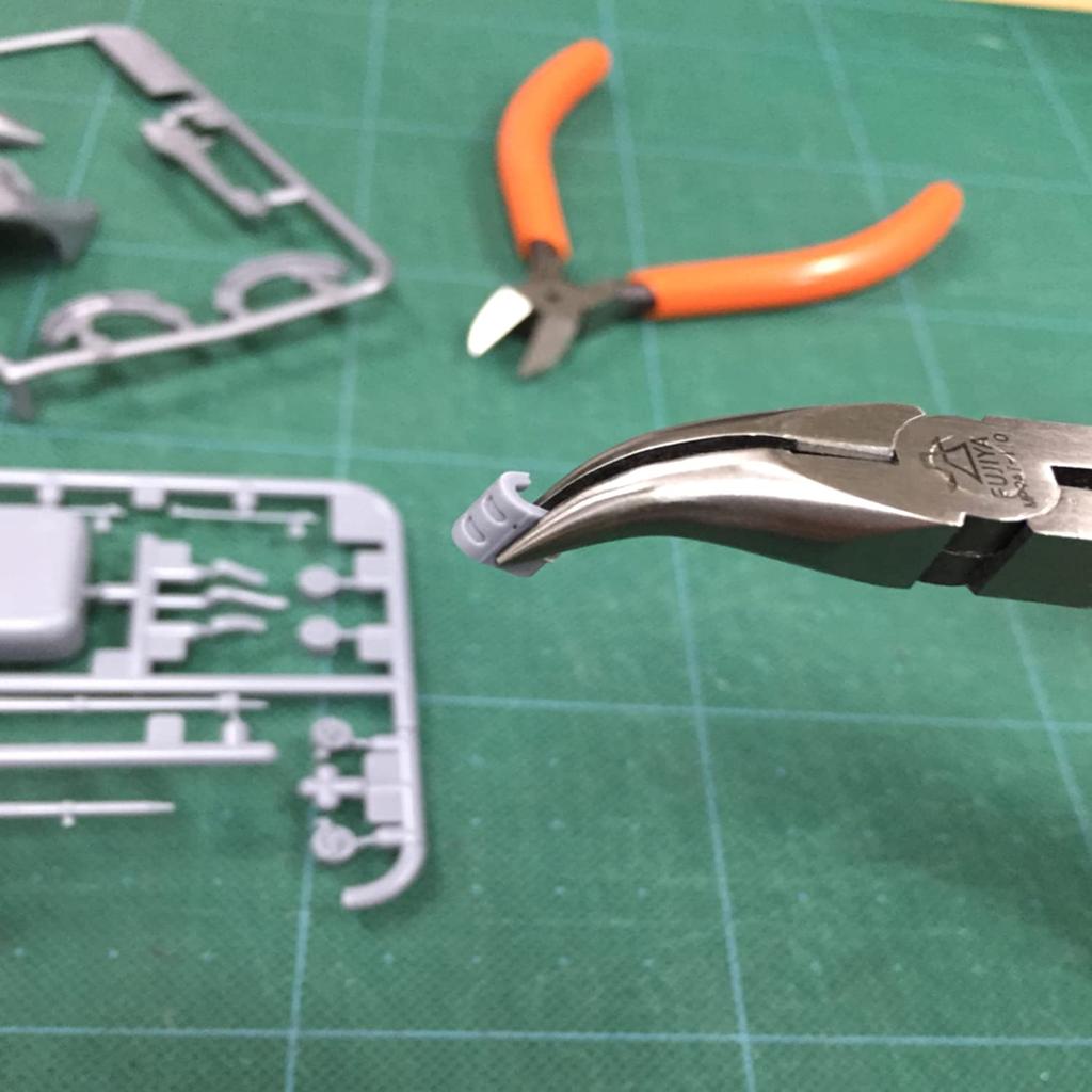 Fujiya Minitech Vertically Bent Short Nose Radio Pliers (without Serrations), 110mm, MP9AT-110