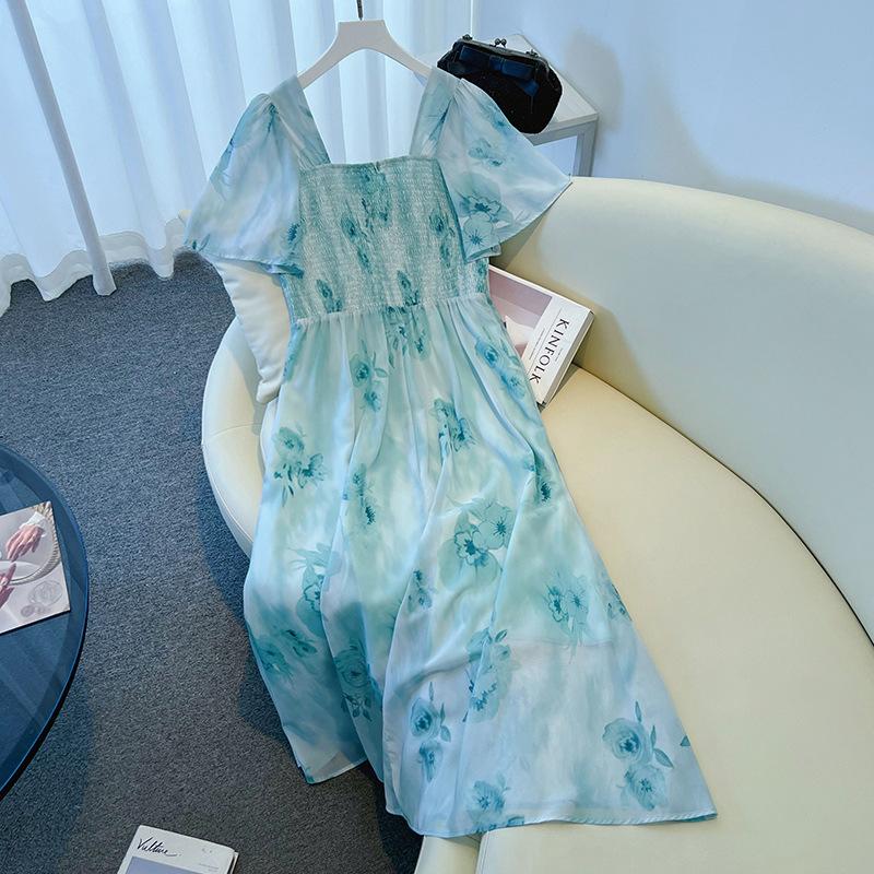 A Plus-size Women's Dress with Slimming Floral Patterns and A New Summer Chiffon A-line Skirt