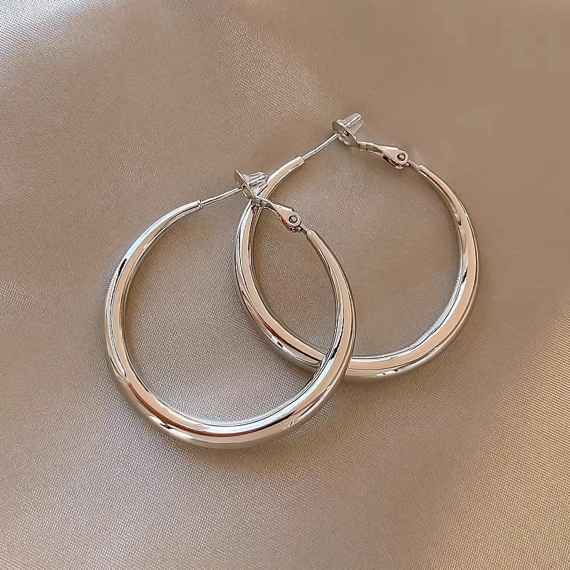 Серьги-пусеты из простого серебристого металла 'Серебряная игла'