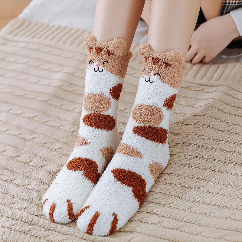 Женские коралловые бархатные носки-лапки кошки, толстые, теплые, зимние, для сна, милая японская мультяшная вышивка, длинные, до середины икры.