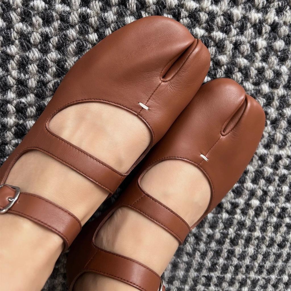 Версия из коровьей кожи~ 2025 новые туфли Мэри Джейн с раздвоенным носком серебристые одинарные женские туфли облачные балетки на плоской подошве туфли бабушки