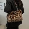 Теплая плюшевая сумка через плечо с леопардовым узором для путешествий, женская, большая вместительная сумка-тоут с цепочным декором, винтажная мягкая сумка из искусственного меха с ручкой сверху, MIT