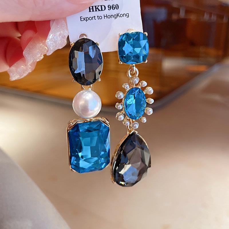 Изысканные серьги-кисточки из циркона: Блестящий, Универсальный, Минималистичный Дизайн с Привлекательностью Легкой Роскоши.