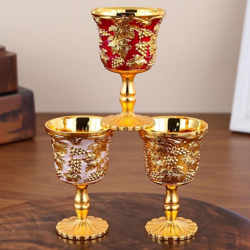 Mini Wine Glass, Multiple Colors Delicate Vintage Spirits Goblet, Alloy Portable Chalice Cup Friends Festive Decoration,1pcs