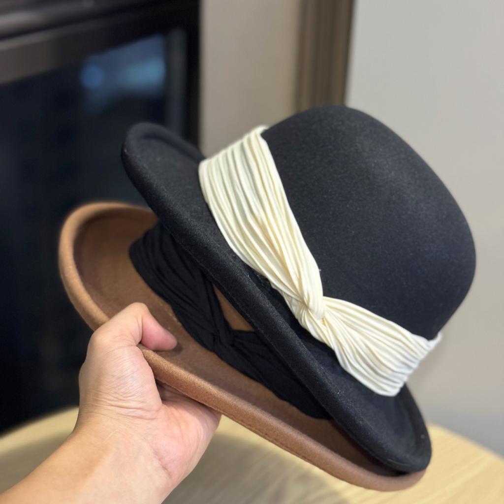 Французское лицо, демонстрирующее маленькую шляпу рыбака из валяной шерсти, с загнутыми полями, для женщин, для весенне-осенне-зимней моды, британская ретро шляпа-котелок, трендовая